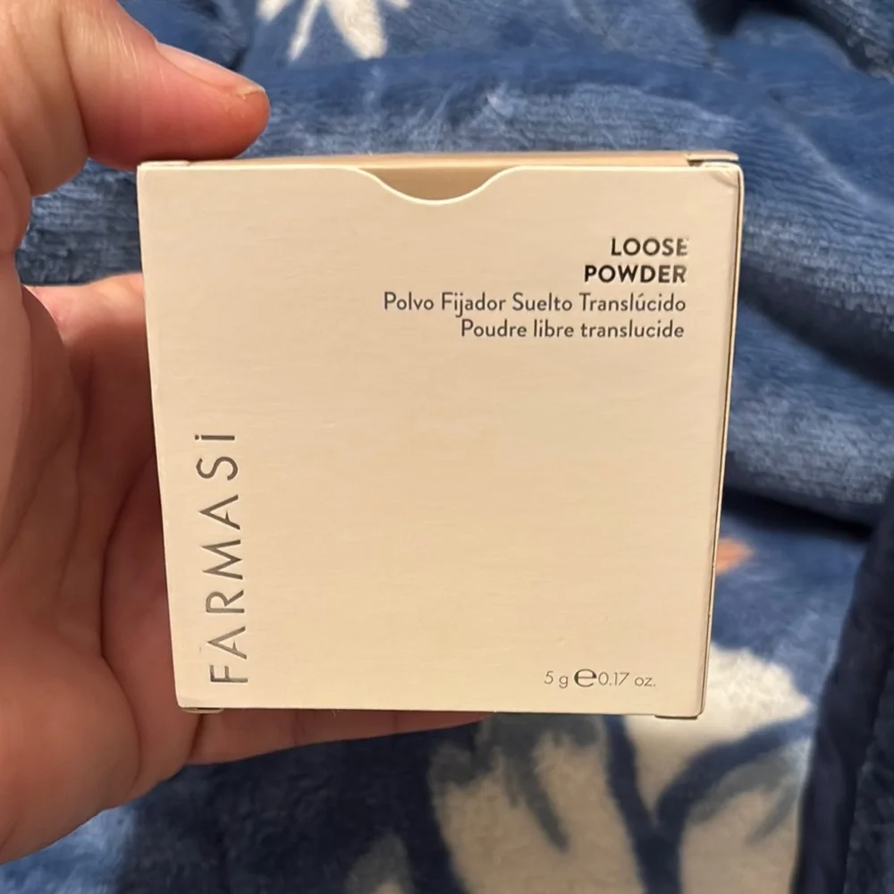 Farmasi Translucent Loose Powder in Cream Box